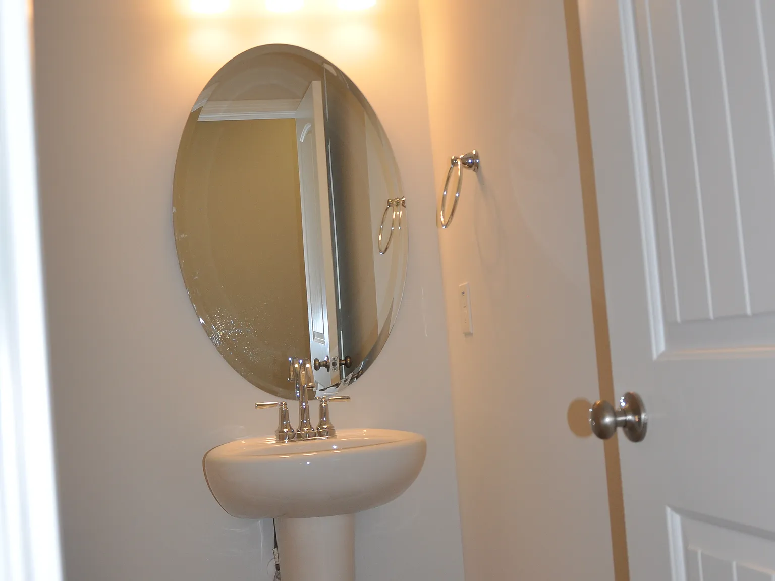 3 bed, 2.5 bath, 1940 sqft, $1,899 — Photo 4