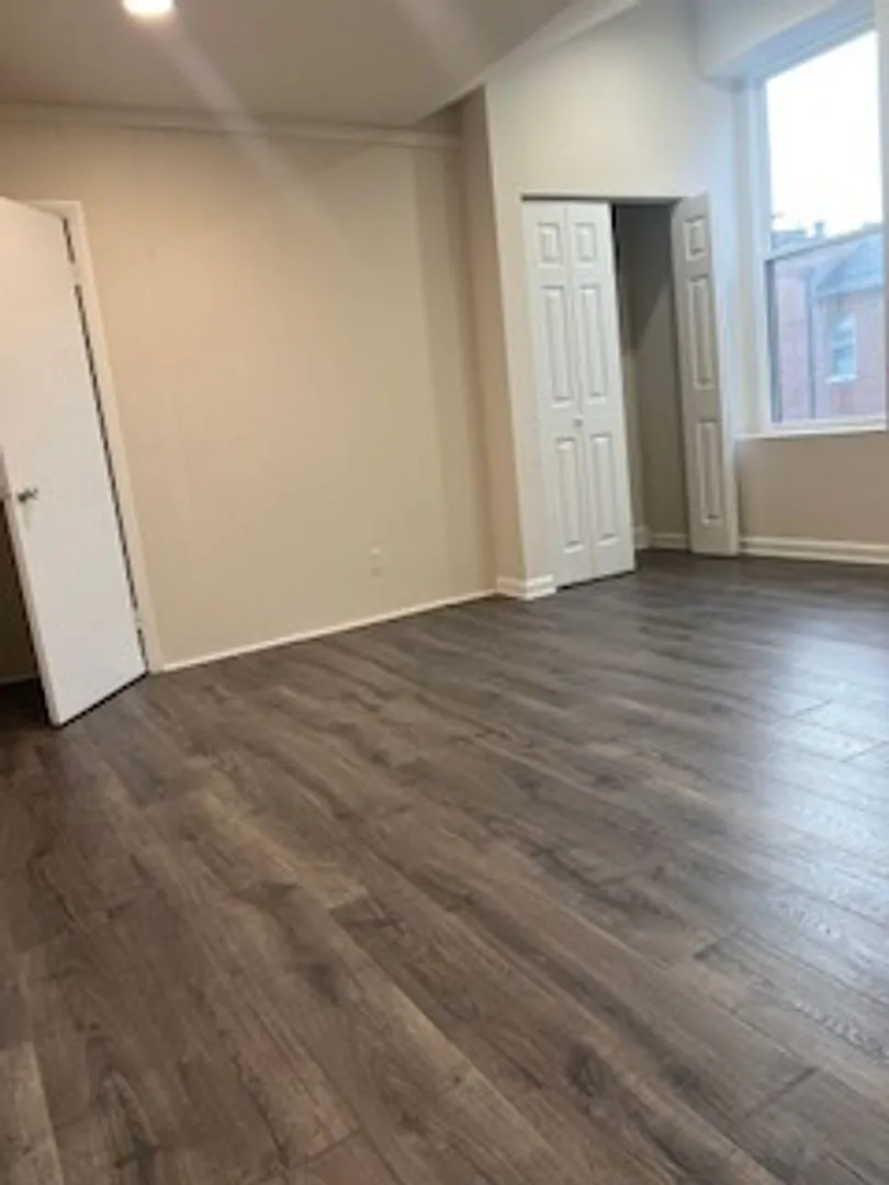 121 West Saratoga Street — Photo 3