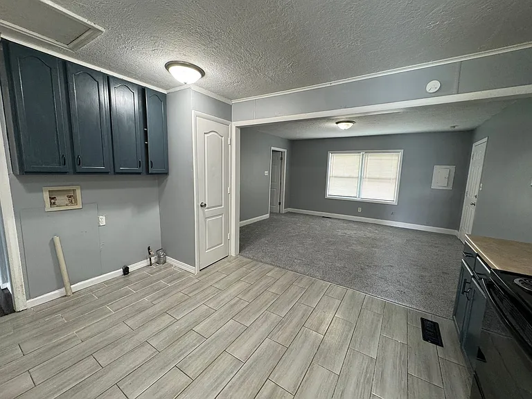 712 Melvenia St — Photo 7