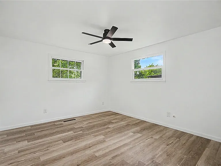 154 Tuxworth Rd — Photo 5