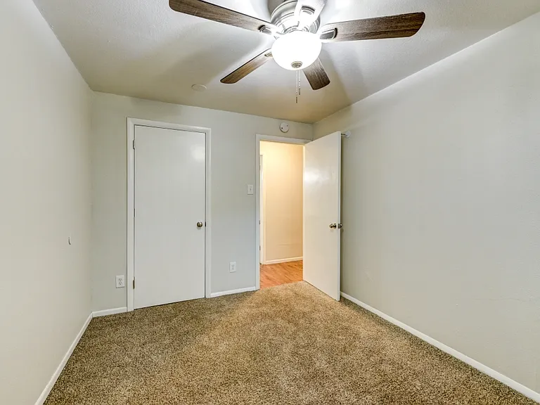 Red Brick Apartments — Photo 26
