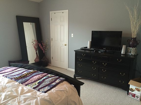 Master Bed - Walk-In Closet