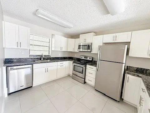 1515 N Federal Hwy #8 — Photo 4