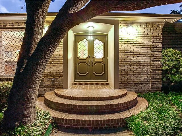 2nd image of 1916 Timbergrove Cir