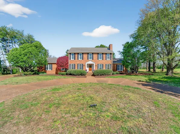 1553 N Main St, Mount Pleasant, TN 38474