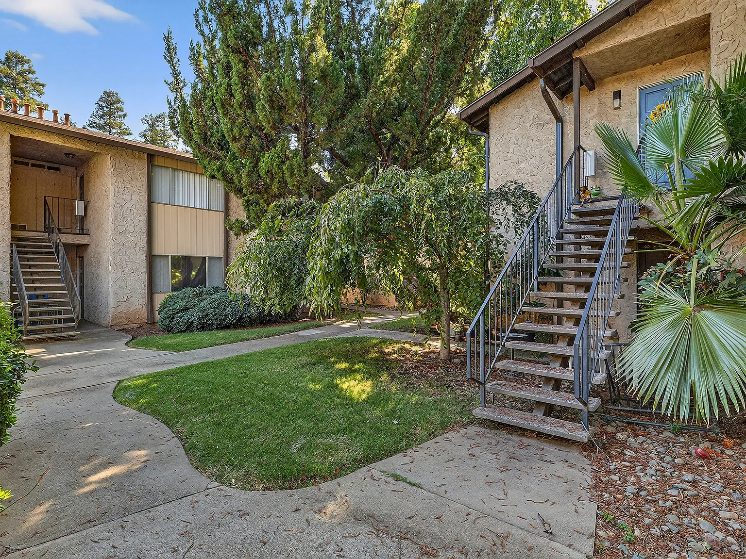 Whispering Trees Apartments — Photo 3