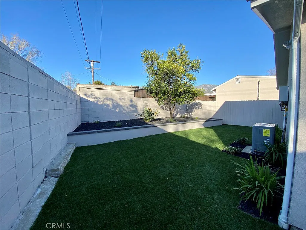 2 bed, 1000 sqft, $3,995 — Photo 2
