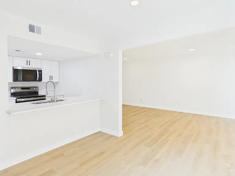 2124 Burton Dr #105 — Photo 5