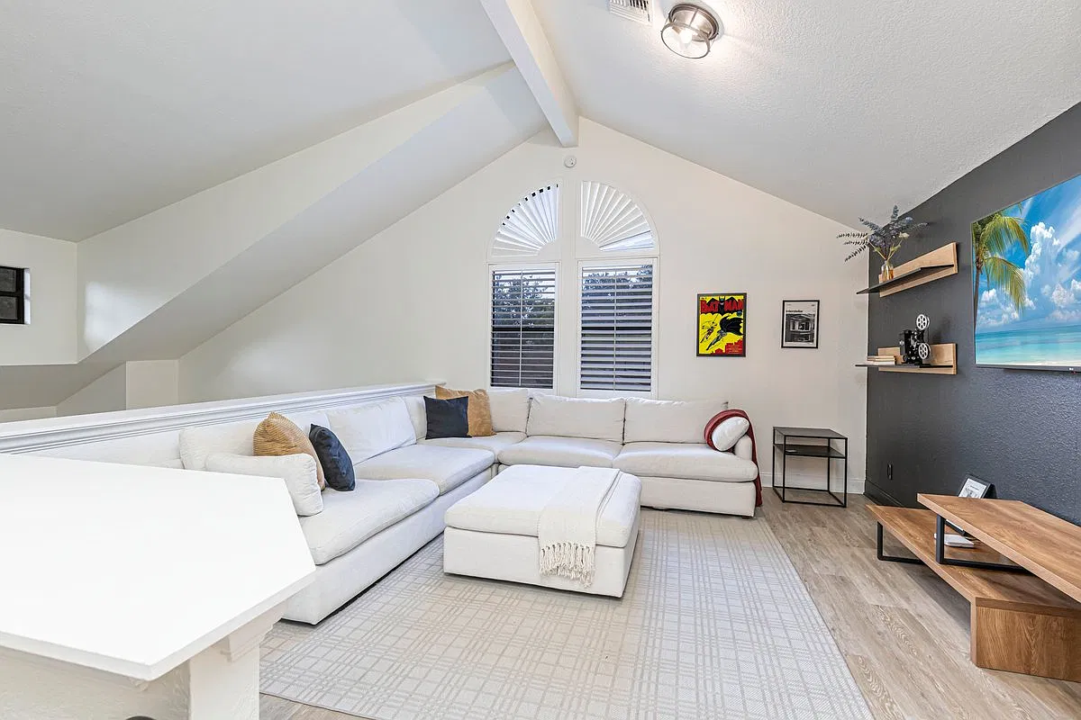 2 bed, 1837 sqft, $3,800 — Photo 1