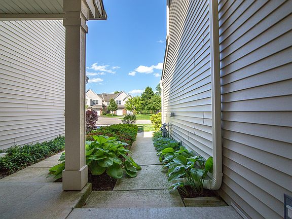 4th image of 77 Pimlico Ct