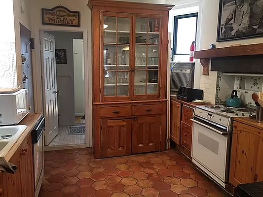 4th image of 332 E 77th St #19A