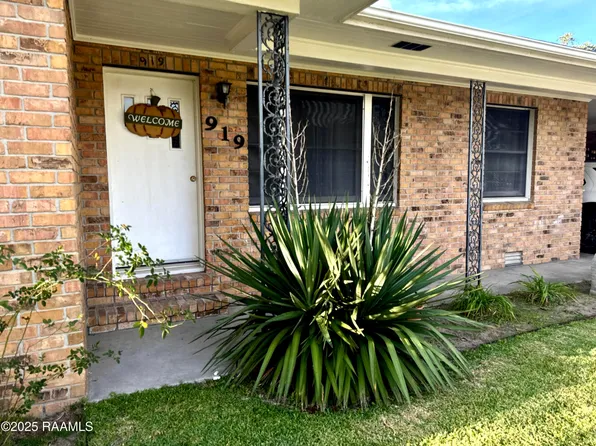 919 Grand Pointe Ave, Breaux Bridge, LA 70517