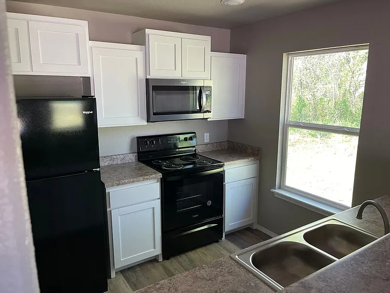 629 Alma Ave — Photo 3