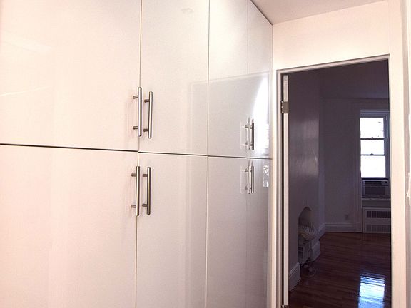 5th image of 670 De Graw St #2