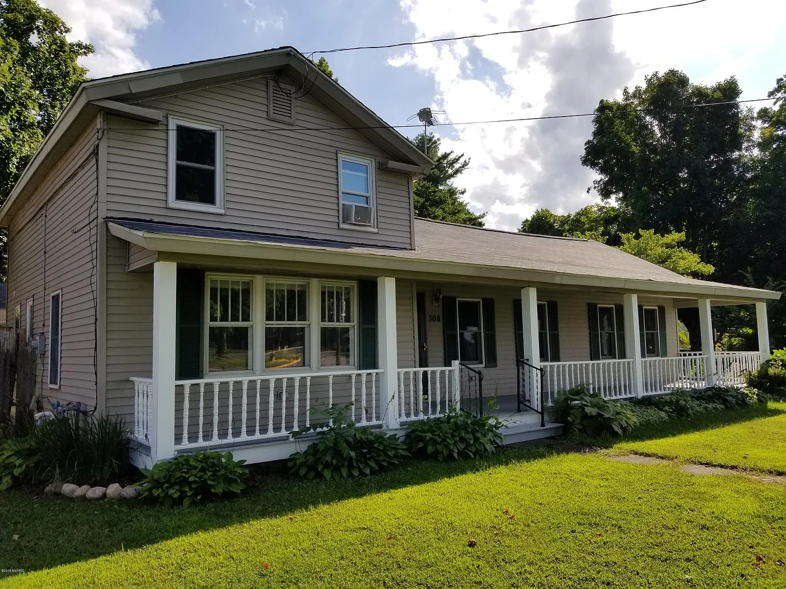 308 E Main St photo 1