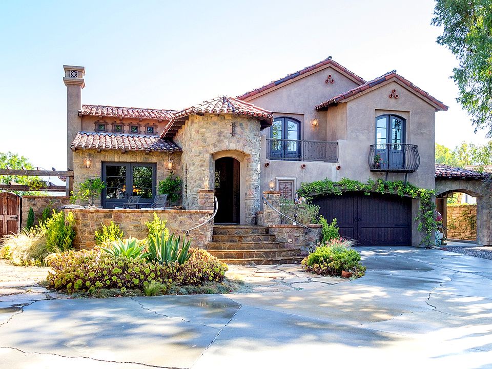 Main house, touch of Tuscany