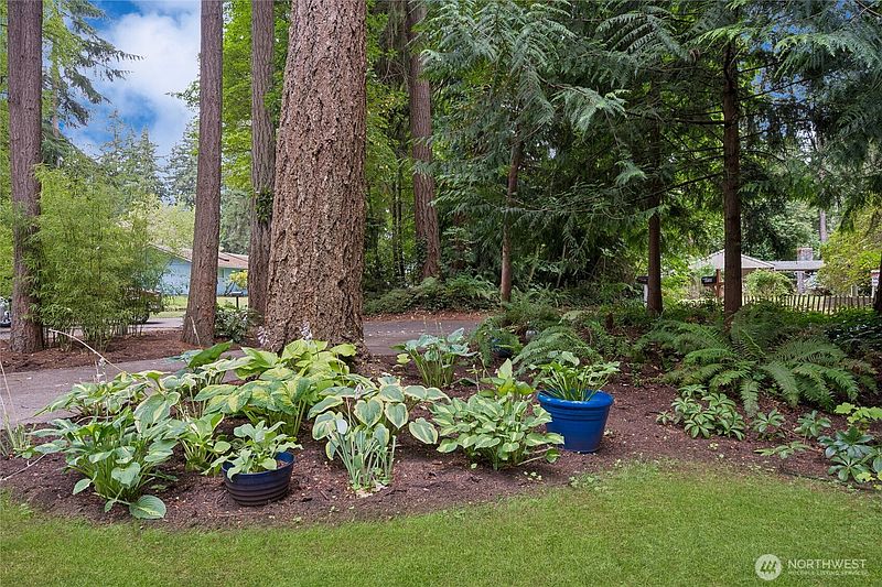 4th image of 6724 Alder Glen Drive SE