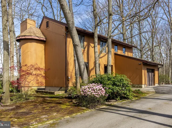 1011 Woodland Ln, Hainesport, NJ 08036
