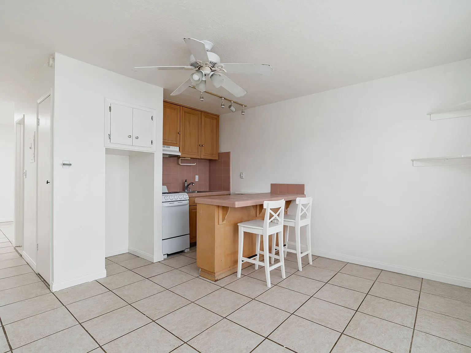 Studio, 560 sqft, $2,350 — Photo 3