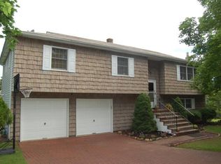 3 Powder Horn Dr, Phillipsburg, NJ 08865