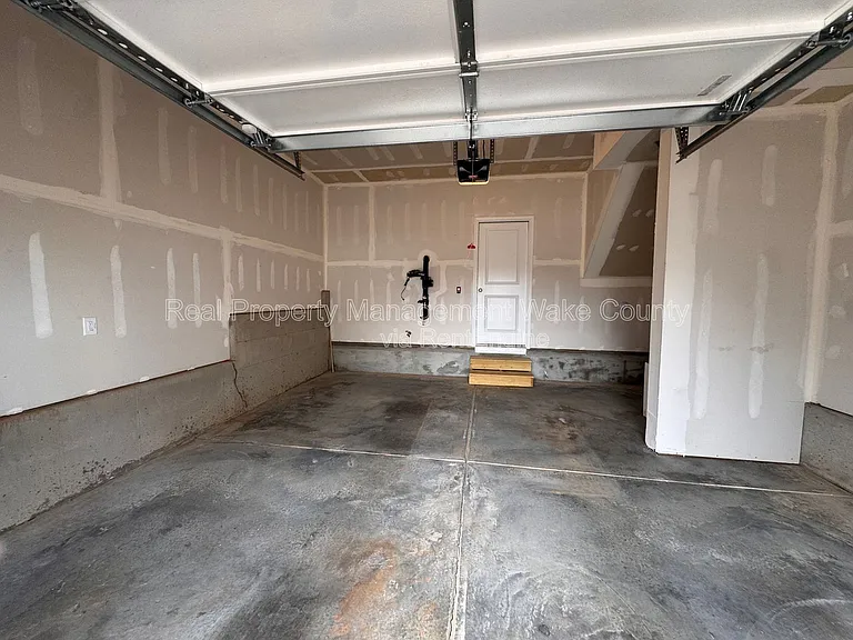 410 Odham Ln — Photo 24