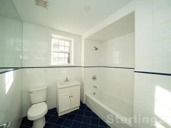 28-21 Astoria Boulevard image 14 of 15