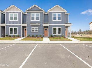 609 Jacks Crossing Dr, Hubert, NC 28539