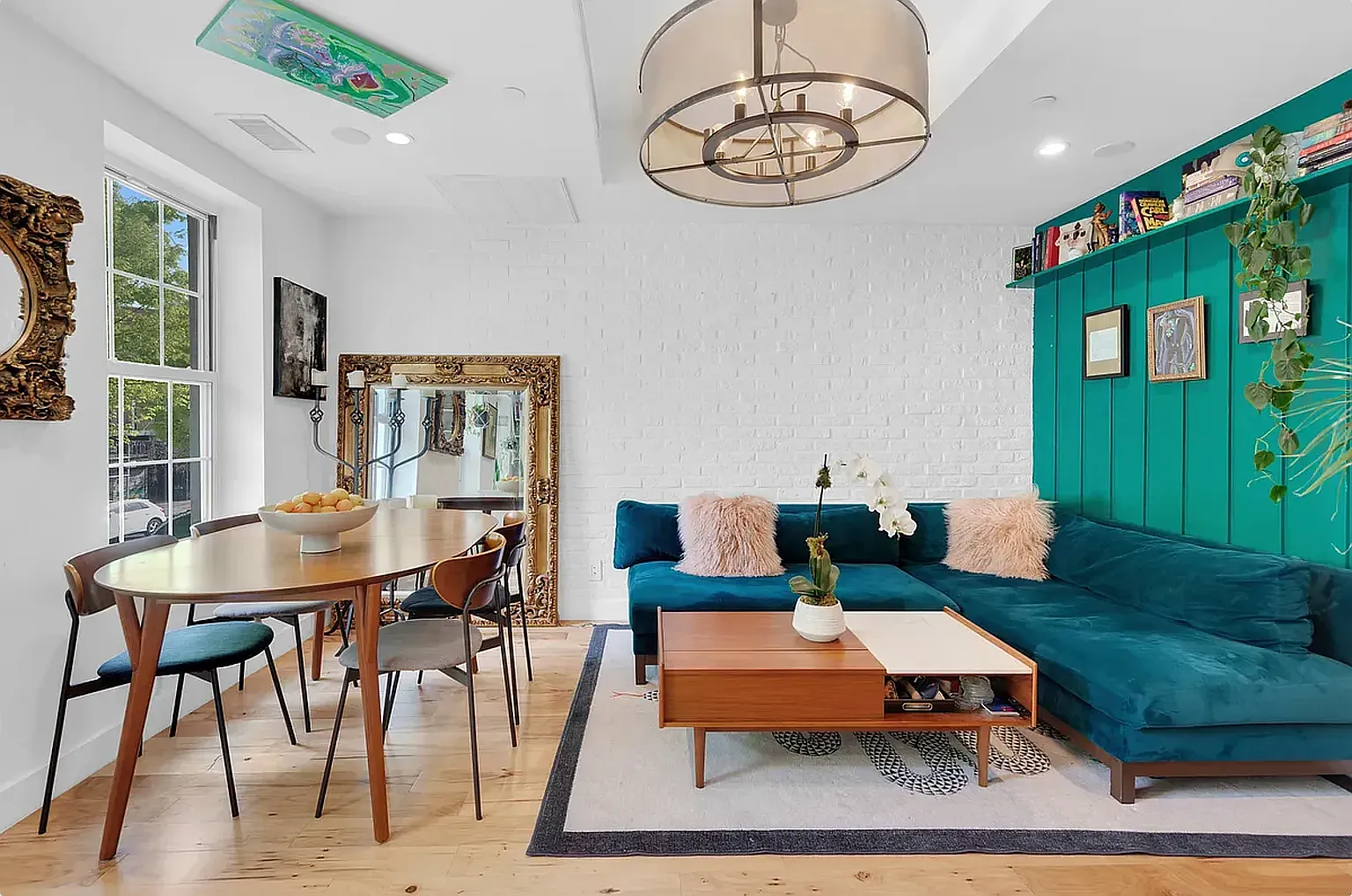450 Hart Street — Photo 1