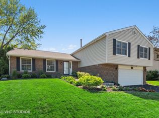 940 Old Mill Grove Rd, Lake Zurich, IL 60047