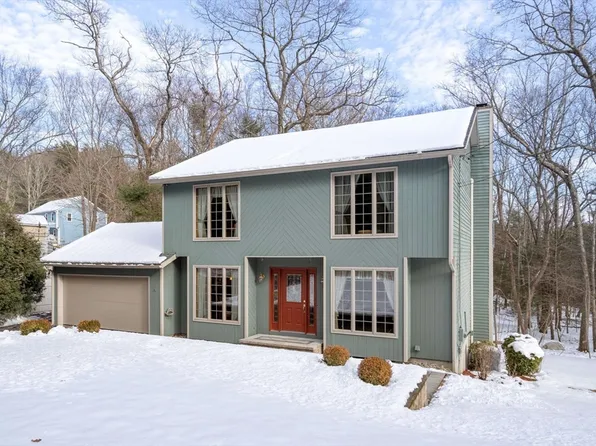 85 Brentwood Dr, Southbridge, MA 01550