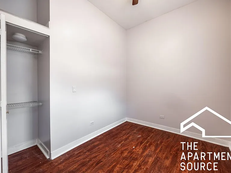 2944 W Montrose Ave #1R — Photo 9