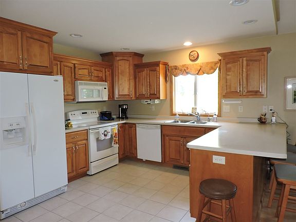 All kitchen appliances included!