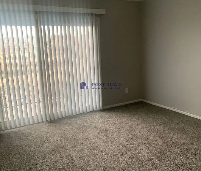 515 W 27th St S #102 — Photo 2