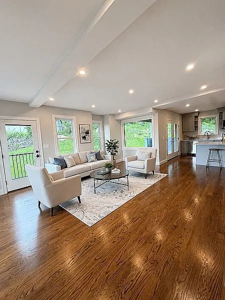 3 bed, 2.5 bath, 1330 sqft, $3,500 — Photo 3