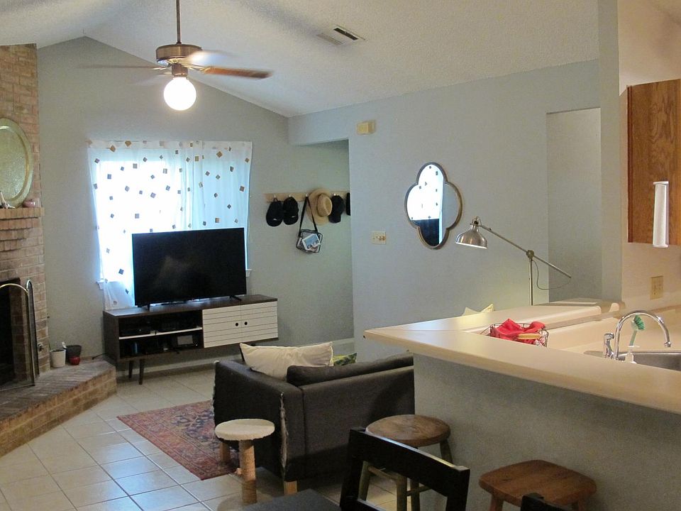 1st image of 2615 Garrettson Dr #B