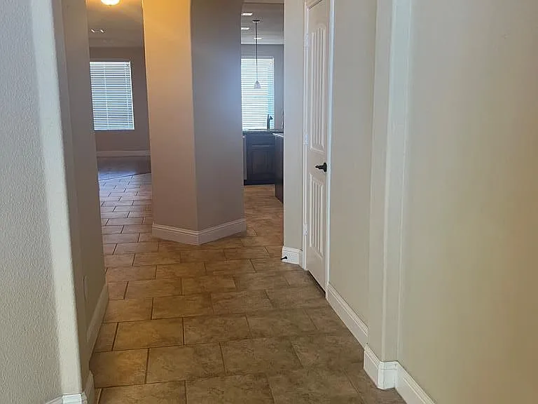 1109 Cerrillos Ave — Photo 2