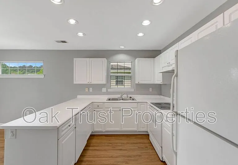 4834 Habersham Ln — Photo 13