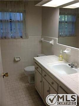 4th image of 2590 Memorial Dr