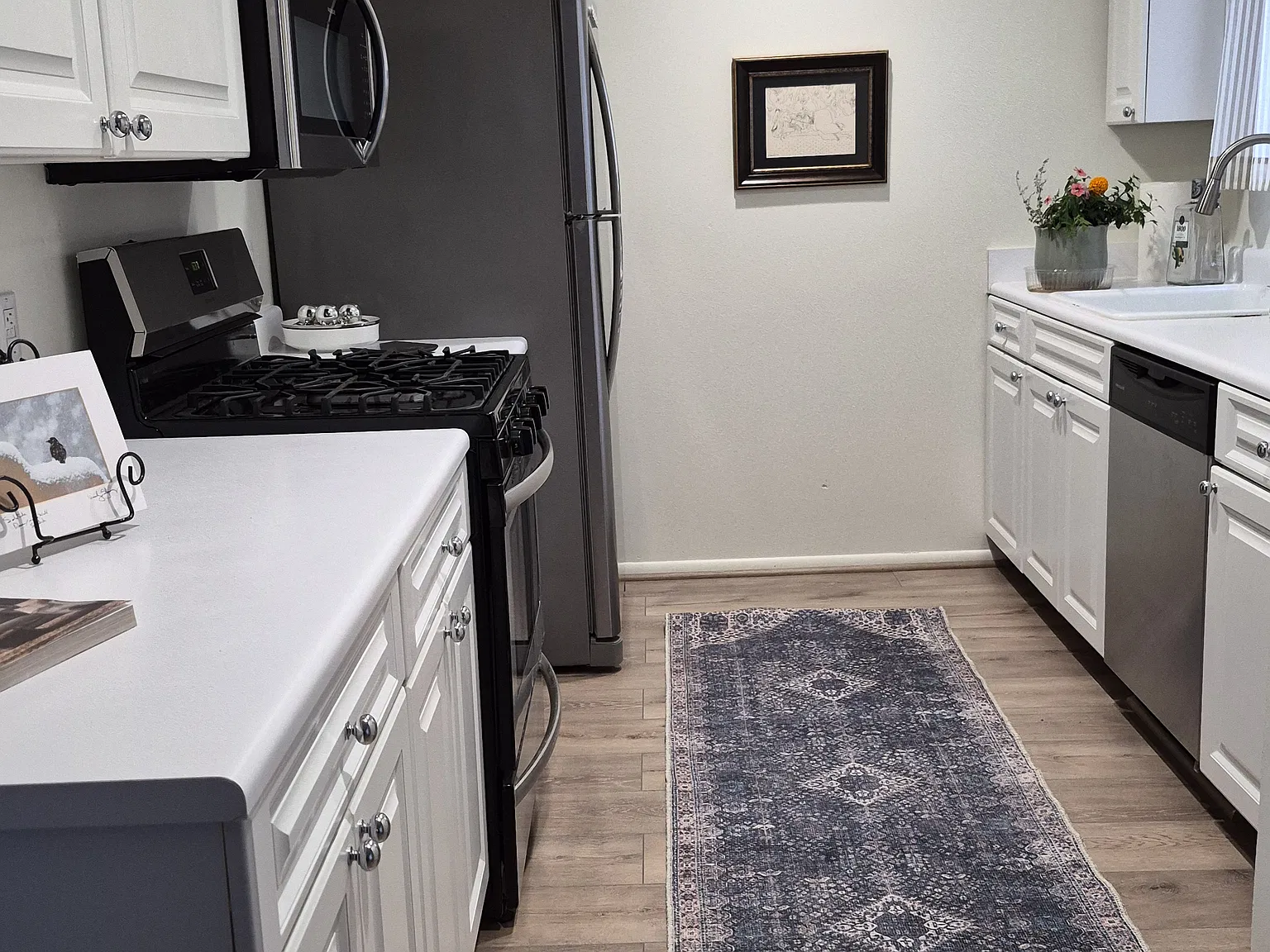 1 bed, 908 sqft, $2,295 — Photo 2