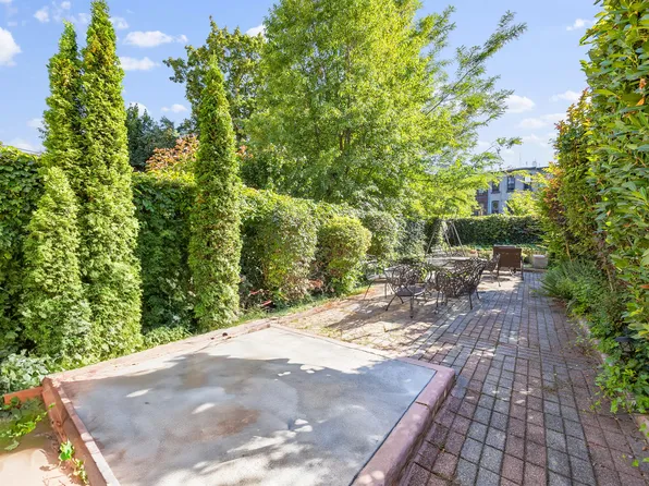 578 Bergen Street image 24 of 30