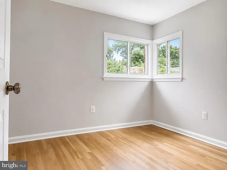 10827 Charles Dr — Photo 11