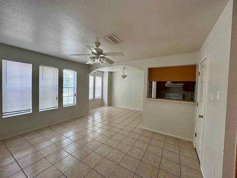 203 Martingale Ln #58 — Photo 4