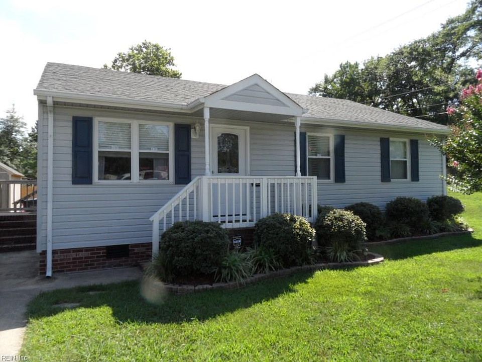 Picture perfect ranch in like new condition!  You won't see anything like the details & quality in this house anywhere near this price point!!  Even the roof & HVAC system (yes, compressor & air handler) have been replaced!  And there's new insulation & a new vapor barrier in the crawl!