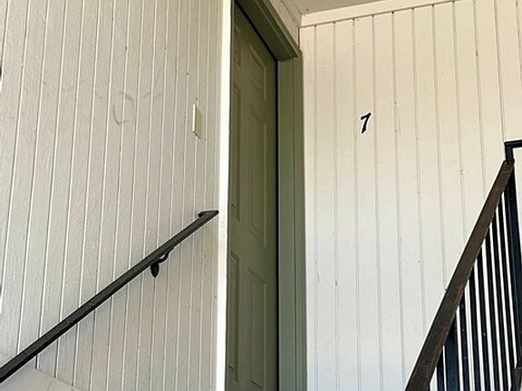 2nd image of 1125 Wyatt Ave #7