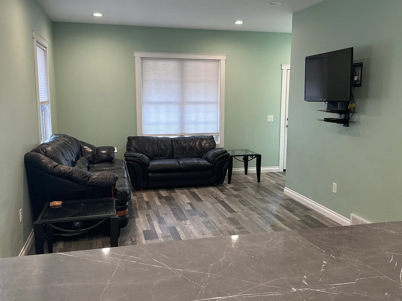 5 bed, 2200 sqft, $2,000 — Photo 3