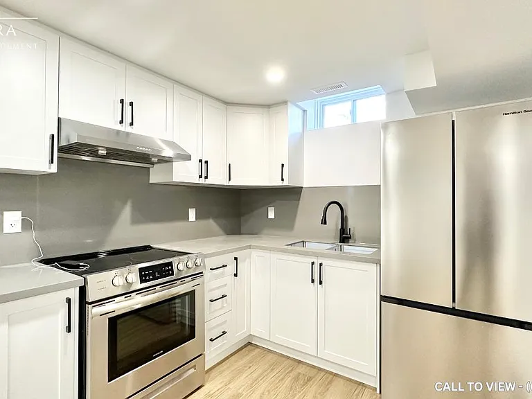 1558 Somergrove Cres #2 — Photo 3