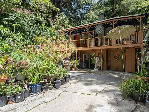 3rd image of 733 Browns Valley Rd