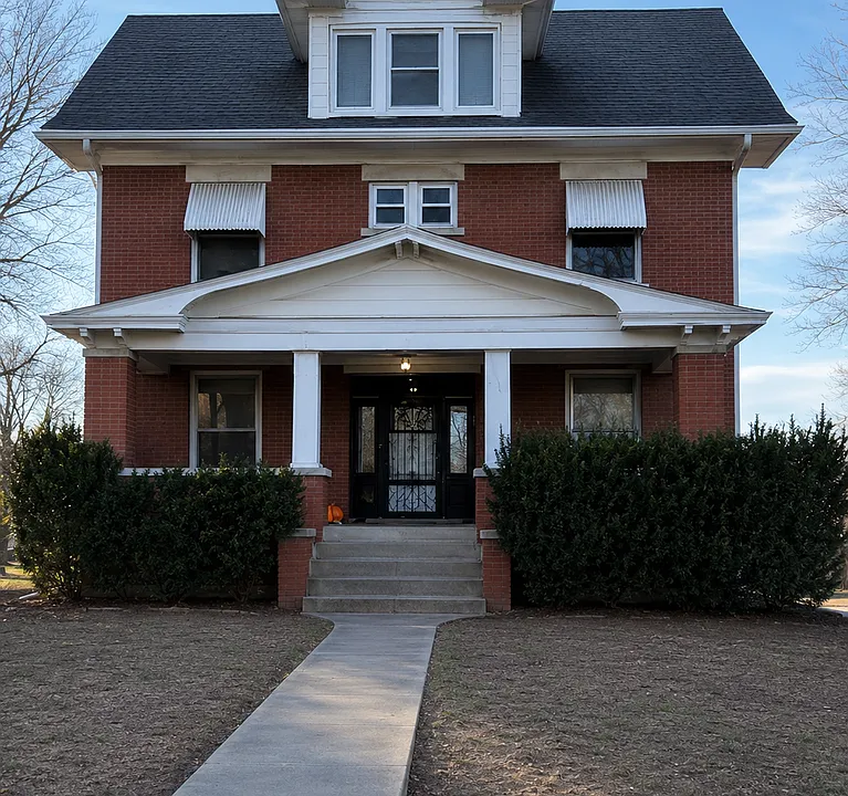 726 N River Blvd
