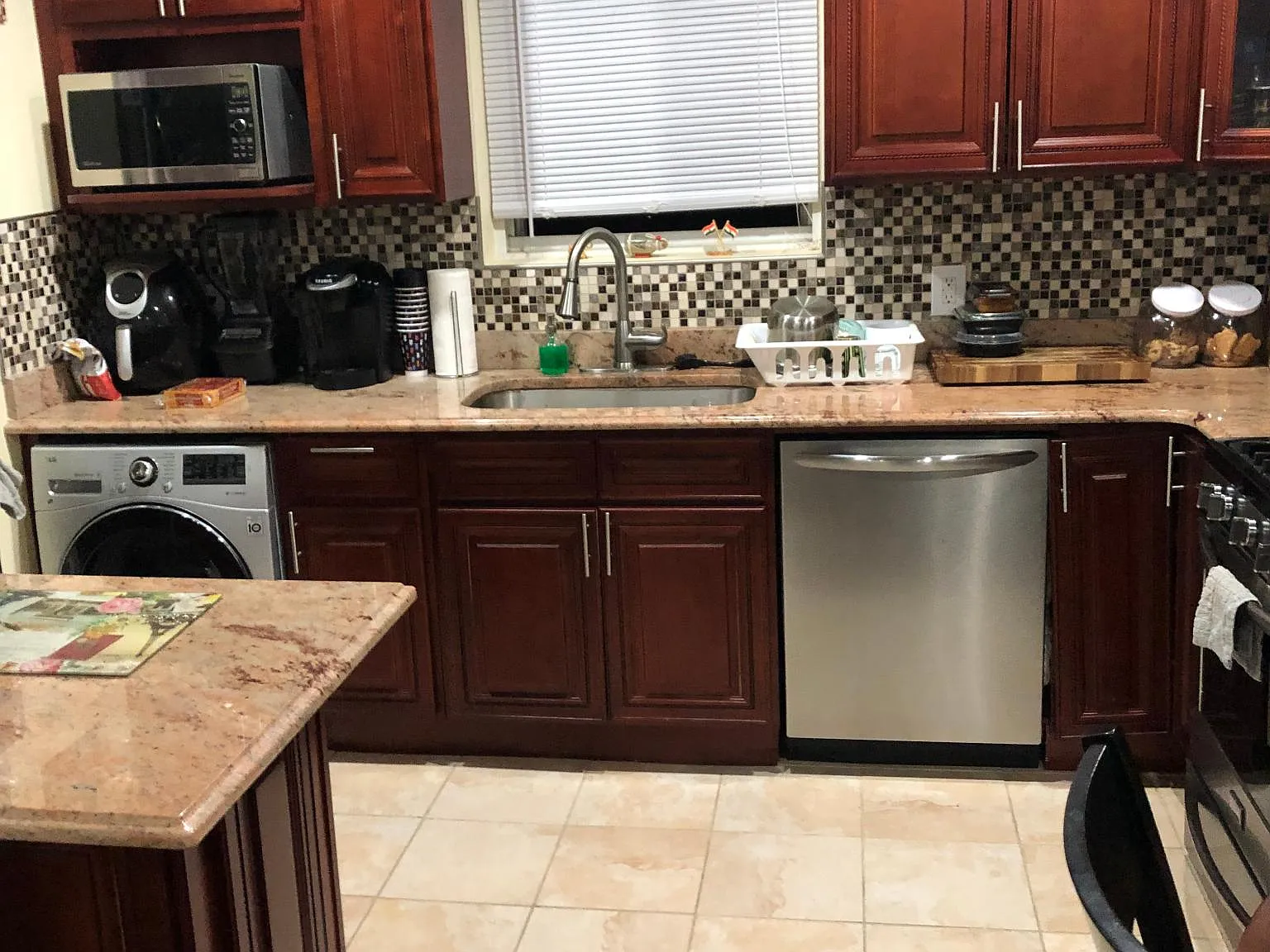2 bed, 750 sqft, $2,500 — Photo 3