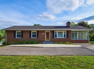 5504 Castle Rock Rd, Roanoke, VA 24018